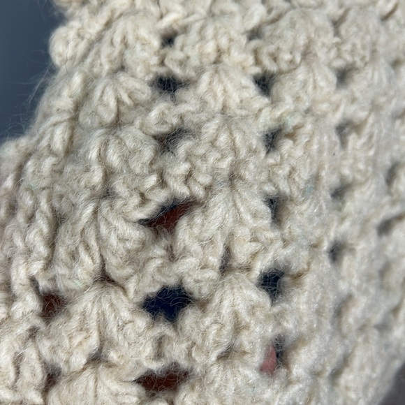 Vintage wool Cream Crochet Shawl knit handmade - Picture 7 of 11